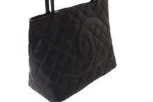 画像をギャラリービューアに読み込む, CHANEL シャネル 復刻トート 6番台 ハンドバッグ トート ココマーク キャビアスキン ブラック シルバー金具 美品 中古 56918