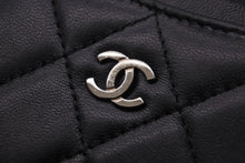画像をギャラリービューアに読み込む, CHANEL シャネル カードケース 定期入れ ココマーク A31510 22番台 2016年 ラムスキン ブラック シルバー金具 美品 中古 57024