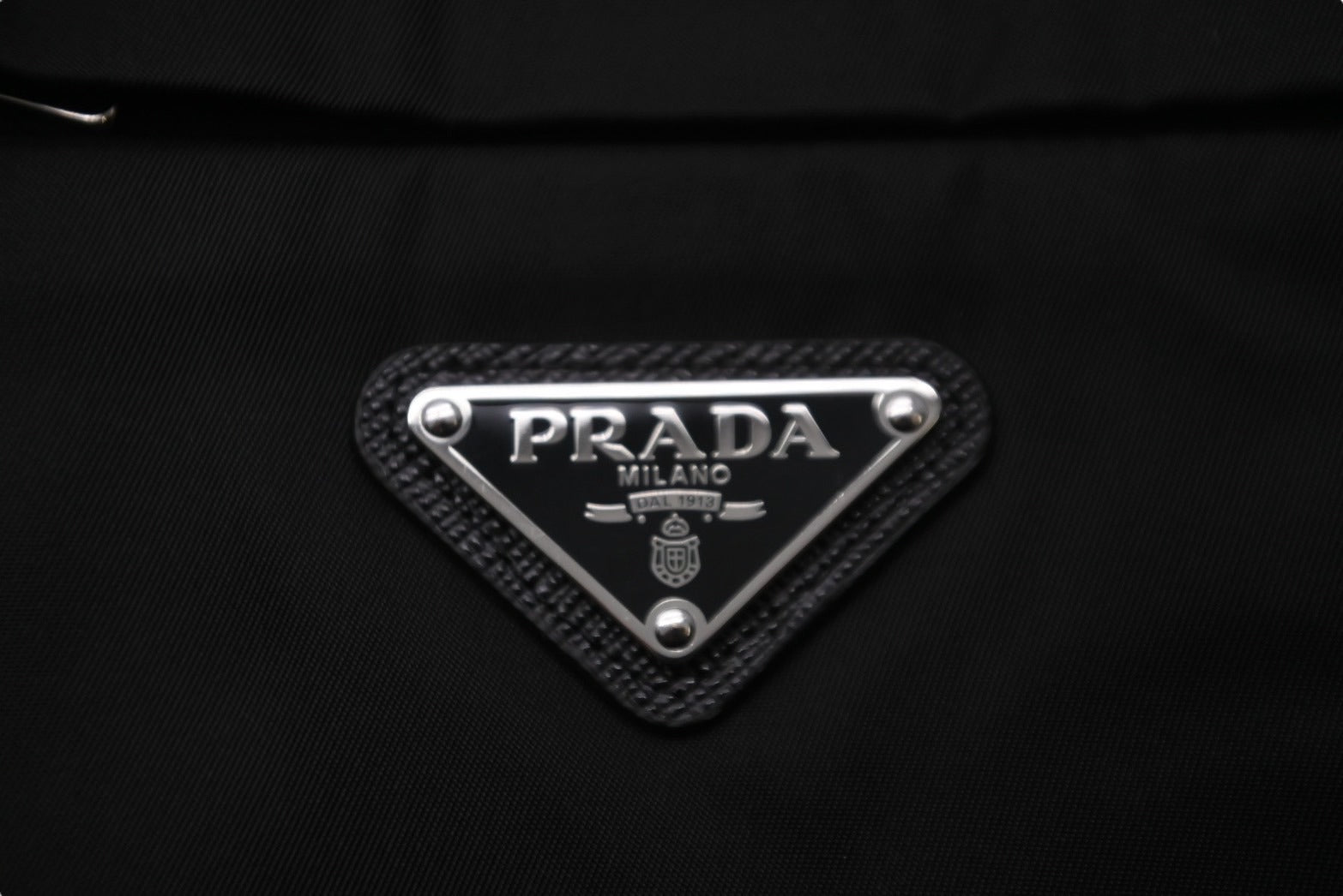 新品同様 PRADA プラダ マフラー リナイロン トライアングルロゴ