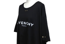 Load image into Gallery viewer, Givenchy ジバンシー 半袖Ｔシャツ トップス ロゴプリント ロゴ金具 コットン ブラック ホワイト シルバー金具 美品 中古 57708