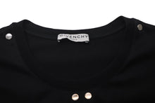 画像をギャラリービューアに読み込む, Givenchy ジバンシー 半袖Ｔシャツ トップス ロゴプリント ロゴ金具 コットン ブラック ホワイト シルバー金具 美品 中古 57708