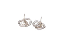 Load image into Gallery viewer, CHANEL シャネル ピアス ココマーク 01P刻印 アクセサリー シルバー メタル 美品 中古 57832