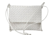 Load image into Gallery viewer, BOTTEGAVENETA ボッテガヴェネタ イントレチャート ショルダーバッグ ホワイト レザー 斜め掛け 白 631464 美品 中古 57873