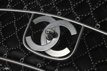 画像をギャラリービューアに読み込む, 新品同様 CHANEL シャネル ココマーク チェーンショルダーバッグ ビーズマトラッセ 18番台 サテン ガンメタ ブラック 中古 57914