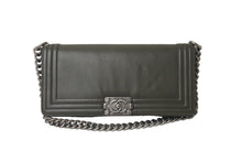 Load image into Gallery viewer, CHANEL シャネル ショルダーバッグ ボーイシャネル ココマーク 15番台 2011年 カーフスキン グリーン シルバー金具 美品 中古 58018