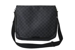 LOUIS VUITTON ルイヴィトン ショルダーバッグ ダニエルMM N58029 ダミエ・グラフィット シルバー金具 美品 中古 58032 –  Casanova Vintage