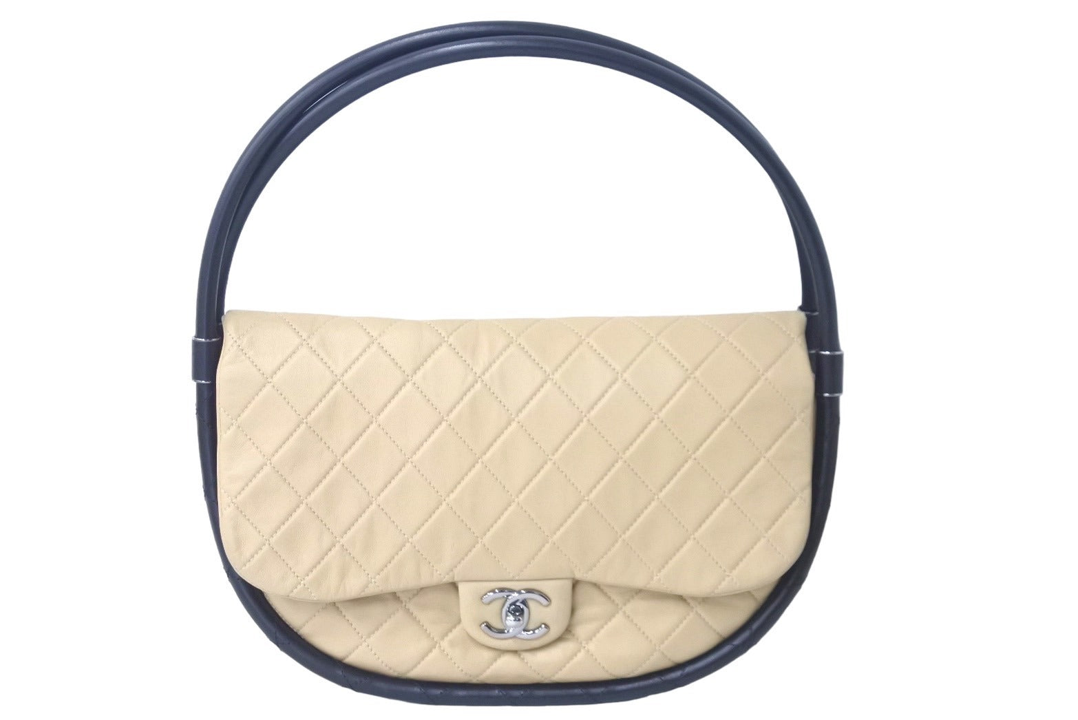 CHANEL シャネル フラフープ バッグ 18番台 ベージュ ブラック ラムスキン 2012年 ココマーク 美品 中古 58043 –  Casanova Vintage