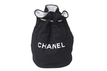 画像をギャラリービューアに読み込む, CHANEL シャネル 巾着バッグ キャンバス ビニール ブラック ホワイト ノベルティ 良品 中古 58055