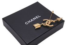 画像をギャラリービューアに読み込む, CHANEL シャネル ブローチ アクセサリー ココマーク 矢モチーフ 29刻印 1994年 GP ゴールド ユニセックス 美品 中古 58119
