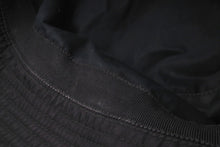 Load image into Gallery viewer, PRADA プラダ バケットハット 帽子 ブラック ナイロン 三角ロゴプレート サイズL 良品 中古 58190