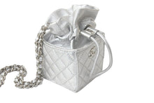 画像をギャラリービューアに読み込む, 極美品 CHANEL シャネル ショルダーバッグ チェーンショルダー ラムスキン マトラッセ 31番台 メタリックシルバー 中古 58294