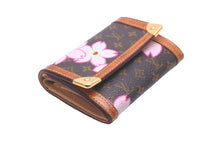 Load image into Gallery viewer, LOUIS VUITTON ルイヴィトン モノグラムチェリーブロッサム 二つ折り財布 ポルトモネプラ M92024 ブラウン ピンク 良品 中古 58332