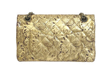 Load image into Gallery viewer, シャネル CHANEL MOSCOW パリ モスクワ 2.55 マトラッセ チェーン ショルダーバッグ 13番台 ゴールド 美品 中古 58405