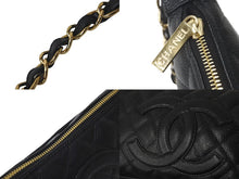 画像をギャラリービューアに読み込む, 極美品 CHANEL シャネル 月見型 ワンショルダーバッグ ポーチ キャビアスキン 9番台 ブラック 中古 58429