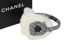画像をギャラリービューアに読み込む, 新品同様 CHANEL シャネル イヤーマフ ココマーク ツイード ホワイト マルチカラー ファー 箱付き 中古 58467
