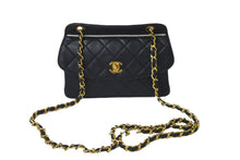 Load image into Gallery viewer, CHANEL シャネル ショルダーバッグ マトラッセ 1番台 ラムスキン 半丸フラップ ブラック ポーチ付き 美品 中古 58476