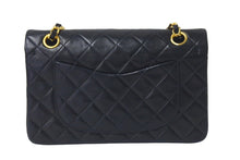 Load image into Gallery viewer, CHANEL シャネル ショルダーバッグ マトラッセ23 2番台 ラムスキン Wフラップ ブラック ゴールド金具 美品 中古 58477
