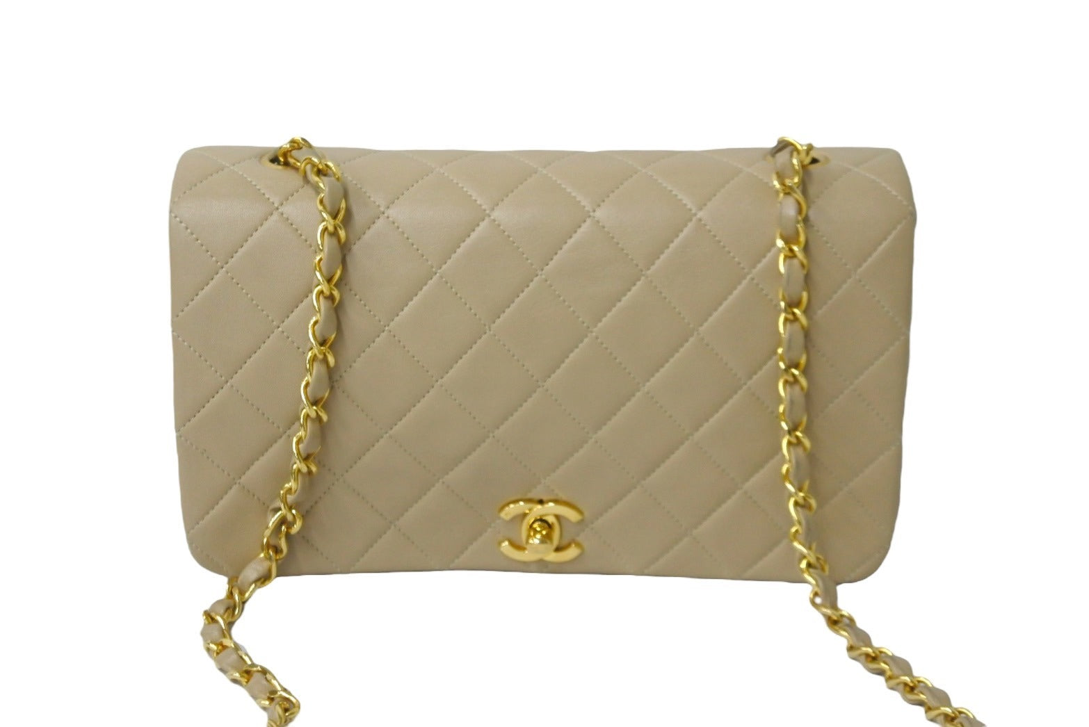 CHANEL シャネル ショルダーバッグ フルフラップ マトラッセ23CM 1番台 ベージュ ラムスキン ゴールド金具 美品 中古 58478 –  Casanova Vintage