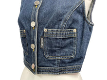 Load image into Gallery viewer, CHANEL シャネル デニムベスト クロップド ココマークボタン P06833V04732 インディゴ シルバー サイズ40 美品 中古 58487