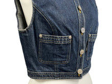 Load image into Gallery viewer, CHANEL シャネル デニムベスト クロップド ココマークボタン P06833V04732 インディゴ シルバー サイズ40 美品 中古 58487