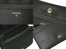 Load image into Gallery viewer, CHANEL シャネル チェーンウォレットショルダーバッグ シェブロン Vステッチ ギャザー加⼯ 25番台 カーフ カーキ 良品 中古 58493