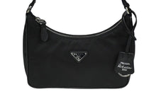 Load image into Gallery viewer, 極美品 PRADA プラダ ショルダーバッグ ミニバッグ Re-Edition 2000 Re-Nylon 三角ロゴプレート ファブリック ブラック 中古 58522