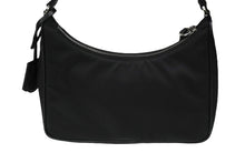 Load image into Gallery viewer, 極美品 PRADA プラダ ショルダーバッグ ミニバッグ Re-Edition 2000 Re-Nylon 三角ロゴプレート ファブリック ブラック 中古 58522
