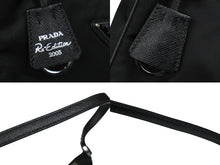 Load image into Gallery viewer, 極美品 PRADA プラダ ショルダーバッグ ミニバッグ Re-Edition 2000 Re-Nylon 三角ロゴプレート ファブリック ブラック 中古 58522