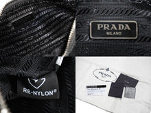 Load image into Gallery viewer, 極美品 PRADA プラダ ショルダーバッグ ミニバッグ Re-Edition 2000 Re-Nylon 三角ロゴプレート ファブリック ブラック 中古 58522
