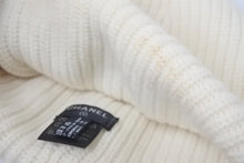 Load image into Gallery viewer, CHANEL シャネル ニットキャップ 帽子 ココマーク 刺繍 リバーシブル コットン ウール アイボリー ブラック 美品 中古 58583