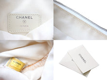 画像をギャラリービューアに読み込む, CHANEL シャネル ポーチ アクセサリーポーチ 化粧品入れ 9番台 ナイロンキャンバス パール ホワイト シルバー金具 美品 中古 58599