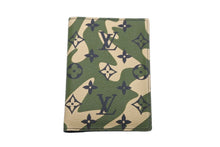 画像をギャラリービューアに読み込む, 極美品 LOUIS VUITTON ルイヴィトン パスポートケース クーヴェルテュール モノグラム 村上隆 PVC 迷彩 M58027 中古 58607