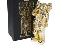 極美品 KAWS カウズ フィギュア Holiday Space ホリデー スペース GOLD ゴールド 中古 58630