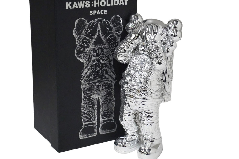 極美品 KAWS カウズ フィギュア Holiday Space ホリデー スペース silver シルバー 中古 58631