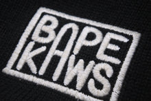 Load image into Gallery viewer, A BATHING APE × Kaws アベイシングエイプ×カウズ ニットキャップ ブラック ホワイト フリーサイズ 美品 中古 58642