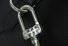 Load image into Gallery viewer, 極美品 LOUIS VUITTON × NIGO ルイヴィトン×ニゴー トートバッグ トロリートート M59373 カーフ ブラック シルバー金具 中古 58857