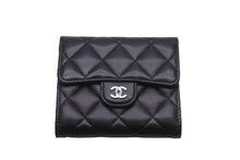 画像をギャラリービューアに読み込む, CHANEL シャネル 三つ折り財布 財布 マトラッセ ラムスキン 28番台 ココマーク シルバー金具 美品 中古 58953
