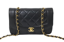 Load image into Gallery viewer, 極美品 CHANEL シャネル チェーンショルダーバッグ ダイアナマトラッセ22 3番台 ラムスキン ブラック ゴールド金具 中古 59302