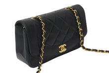 Load image into Gallery viewer, 極美品 CHANEL シャネル チェーンショルダーバッグ ダイアナマトラッセ22 3番台 ラムスキン ブラック ゴールド金具 中古 59302