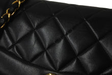 Load image into Gallery viewer, 極美品 CHANEL シャネル チェーンショルダーバッグ ダイアナマトラッセ22 3番台 ラムスキン ブラック ゴールド金具 中古 59302
