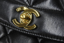 画像をギャラリービューアに読み込む, 極美品 CHANEL シャネル チェーンショルダーバッグ ダイアナマトラッセ22 3番台 ラムスキン ブラック ゴールド金具 中古 59311