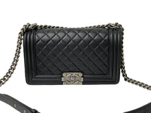 画像をギャラリービューアに読み込む, CHANEL シャネル ショルダーバッグ ボーイシャネル 23番台 ブラック ラムスキン ヴィンテージシルバー金具 美品 中古 59465