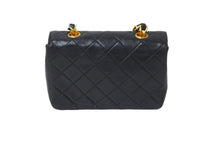 画像をギャラリービューアに読み込む, CHANEL シャネル チェーンショルダーバッグ ミニミニマトラッセ 14cm 1番台 ラムスキン ブラック ゴールド金具 美品 中古 59600