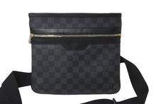 Load image into Gallery viewer, 極美品 LOUIS VUITTON ルイヴィトン ショルダーバッグ ダミエ グラフィット トマス N58028 ブラック PVC 中古 59617