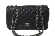 Load image into Gallery viewer, CHANEL シャネル ショルダーバッグ チェーン マトラッセ 30 12番台 ココマーク ブラック ラムスキン シルバー金具 美品 中古 59628