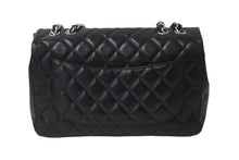 Load image into Gallery viewer, CHANEL シャネル ショルダーバッグ チェーン マトラッセ 30 12番台 ココマーク ブラック ラムスキン シルバー金具 美品 中古 59628