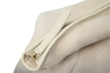 Load image into Gallery viewer, CHANEL シャネル ショルダーバッグ クロスボディバッグ ココマーク 10番台 2006年 ムートン ベージュ ゴールド金具 美品 中古 59673