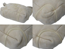 Load image into Gallery viewer, CHANEL シャネル ショルダーバッグ クロスボディバッグ ココマーク 10番台 2006年 ムートン ベージュ ゴールド金具 美品 中古 59673