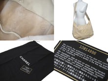 Load image into Gallery viewer, CHANEL シャネル ショルダーバッグ クロスボディバッグ ココマーク 10番台 2006年 ムートン ベージュ ゴールド金具 美品 中古 59673