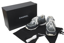 Load image into Gallery viewer, CHANEL シャネル スニーカー スウェード ココマーク スウェード サイズ42 グレー G40184 Y56630 0T628 美品 中古 59705